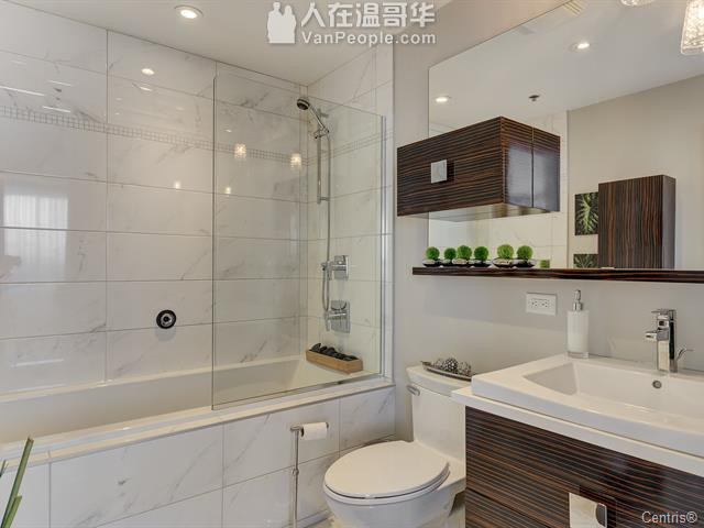 南岸Brossard市精品复式公寓出售,毗邻DIX30商圈,生活便利!