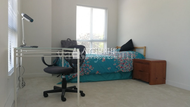 南素里 160 st & 27 ave 一年新 townhouse 房间出租