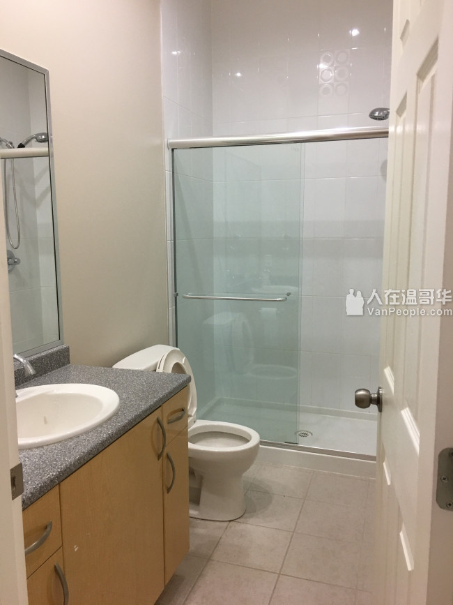 列治文市中心独立别墅二楼单房出租