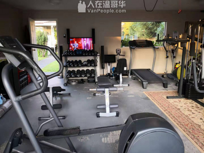温哥华西区49街+Cambie天车站旁,5000呎豪华别墅Homestay,新出两个大房间,寄宿中学生优先!