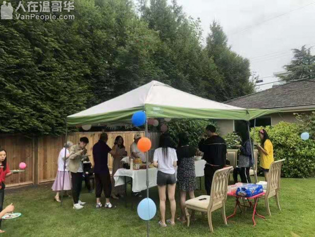 温哥华西区49街+Cambie天车站旁,5000呎豪华别墅Homestay,新出两个大房间,寄宿中学生优先!