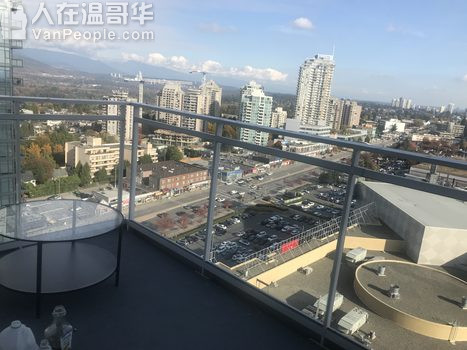 位于Metrotown铁道镇最核心楼盘-Station Square,全新豪华高层公寓,朝向好,无敌景色