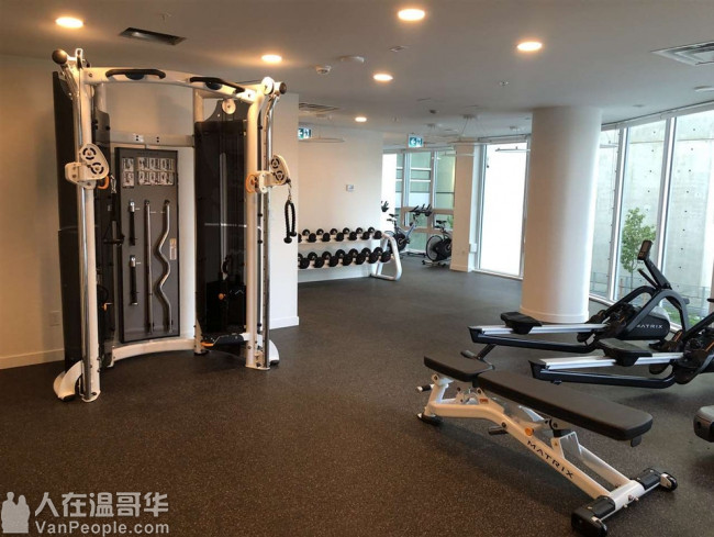 素里市中心全新高樓公寓一房一廳 1500