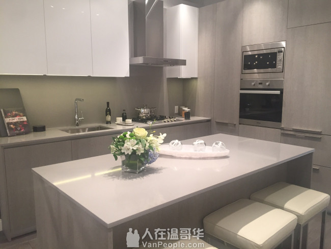 轉讓樓花著名西區女皇花園.名校黃金地理位置就在花園旁邊
