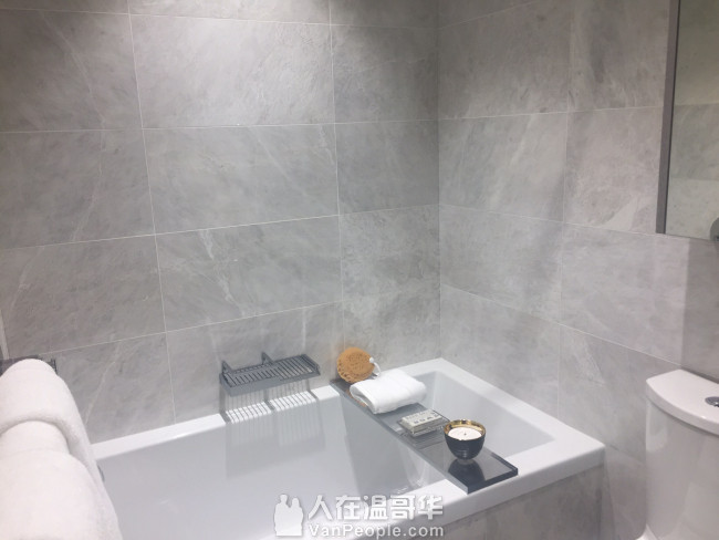 轉讓樓花著名西區女皇花園.名校黃金地理位置就在花園旁邊