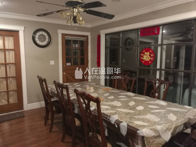 高贵林中心西侧,学区房。三层精装独立屋,新家具齐全,拎包入住。