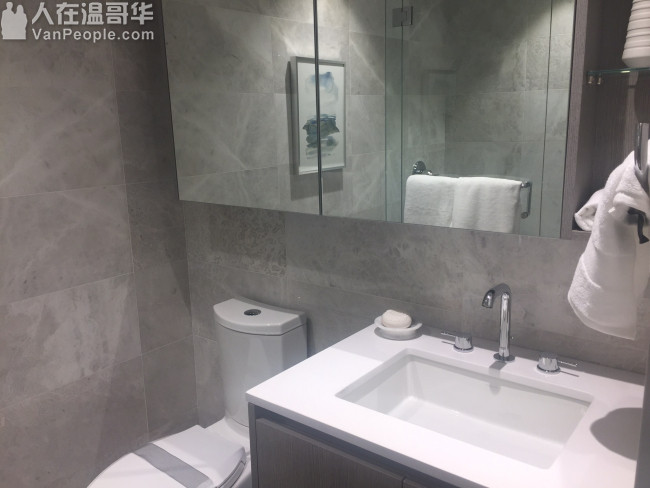 轉讓樓花著名西區女皇花園.名校黃金地理位置就在花園旁邊
