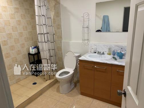 套房 SFU山脚下 近 Production Way 天车站 $ 750