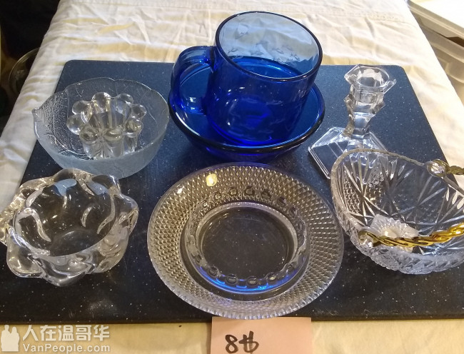 moving处理,价格好商量: 1.羽毛球拍一副+球网,瑜伽垫瑜伽坐蹲,呼啦圈,送飞盘; 2.落地灯,LED灯,电风扇,