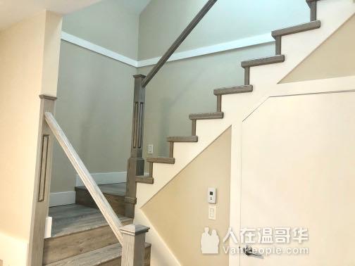 温市西区Kerrisdale 全新二层后巷独立房子出租
