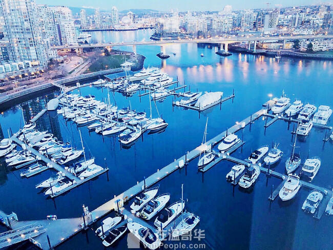 仅3300:温哥华中心yaletown一线无敌海景公寓**两房两卫+超大书房