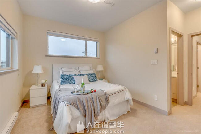 近Royal Oak天车 本拿比两房三卫townhouse联排别墅出租 带家具双车位