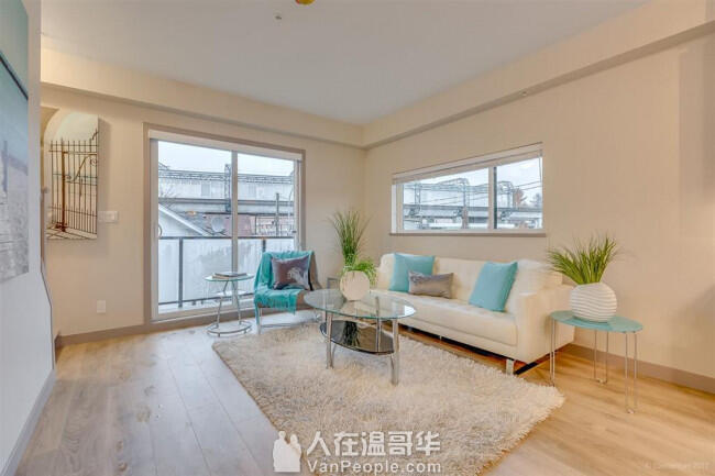 近Royal Oak天车 本拿比两房三卫townhouse联排别墅出租 带家具双车位