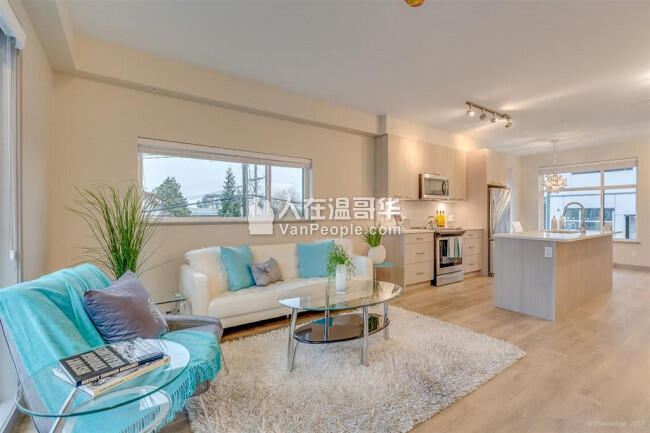 近Royal Oak天车 本拿比两房三卫townhouse联排别墅出租 带家具双车位