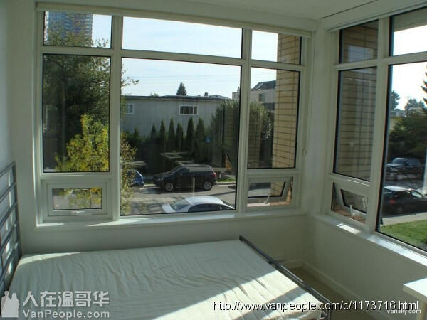 分租Metrotown黄金位置城市屋一卧室套房!随时入住(限女生)