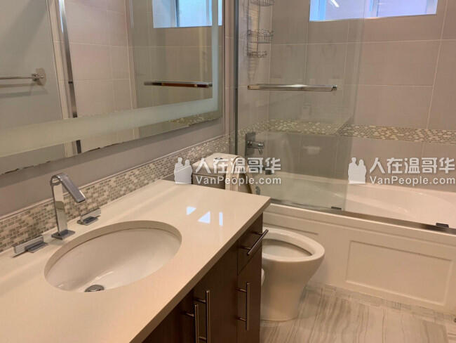 独立出入套房温哥华西区别墅15分钟车程UBC步行7-8分钟华人超市步行9分钟图书馆步行9分钟到Save on foods