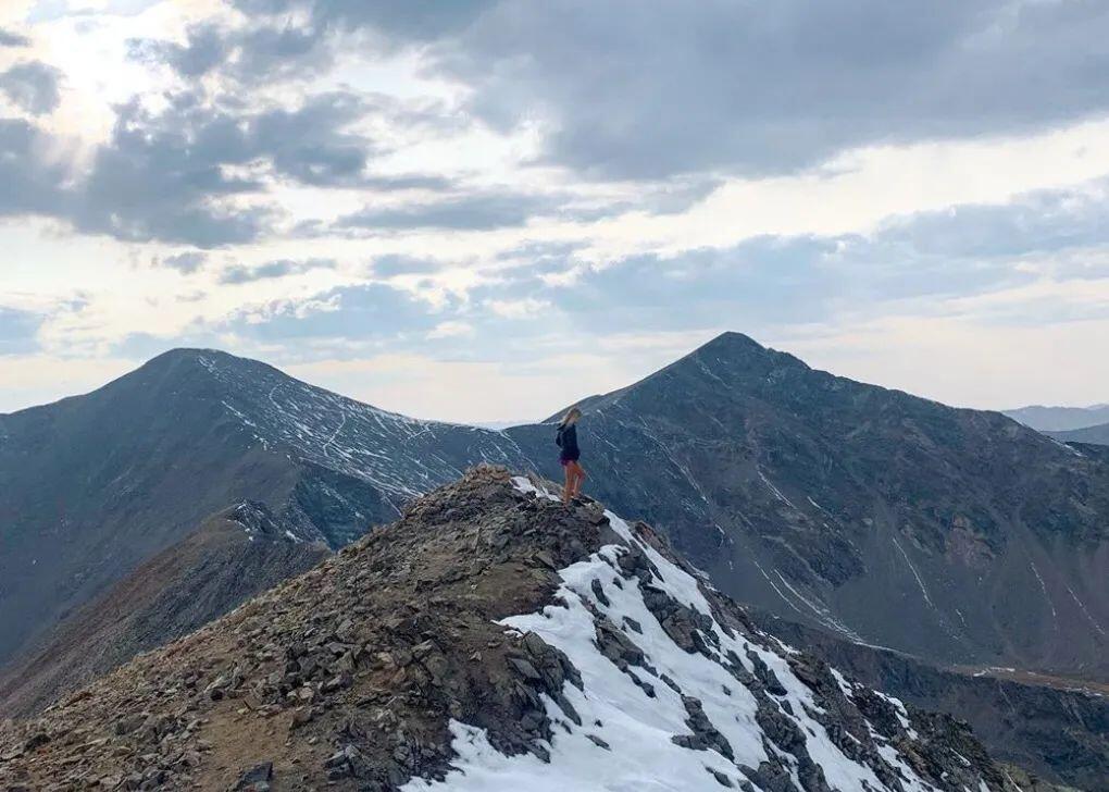 这姐姐太猛 穿着高跟鞋征服了四座4 000米以上的高山 人在洛杉矶网lapeople Com