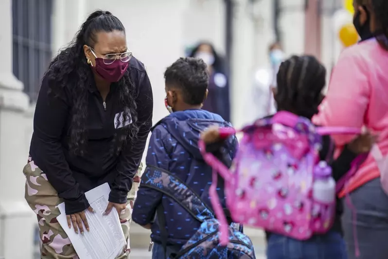 拜登想让8年级以下重回校园 教师工会反对 佛奇不赞成 人在洛杉矶网lapeople Com