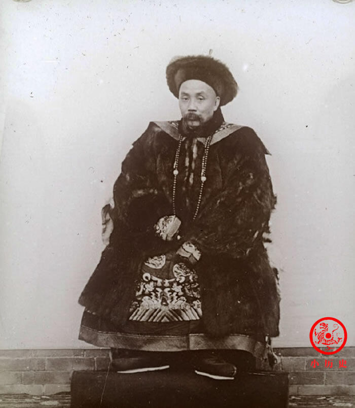 晚清老照片 身份特殊的公主与外国人合影 人在洛杉矶网lapeople Com