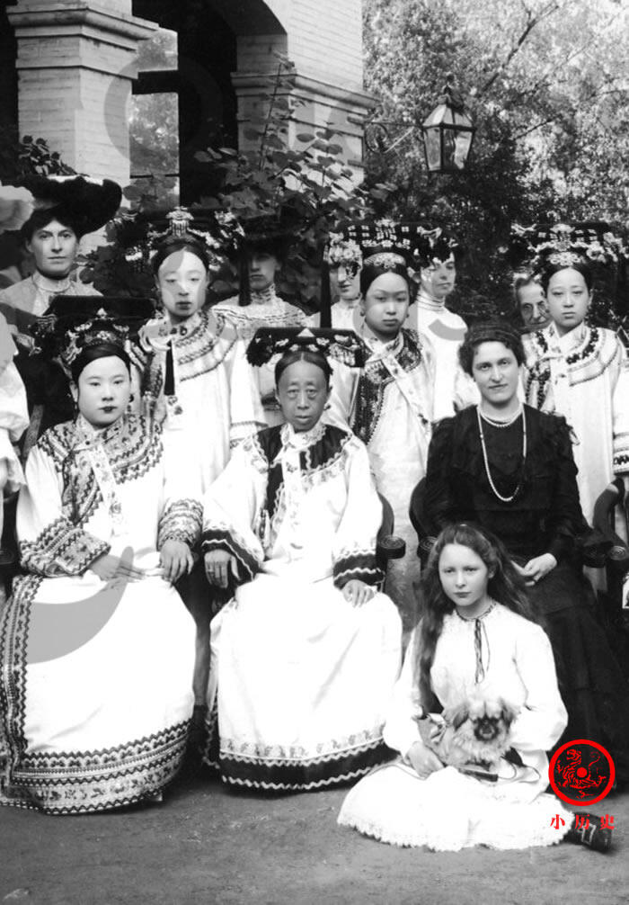 晚清老照片 身份特殊的公主与外国人合影 人在洛杉矶网lapeople Com