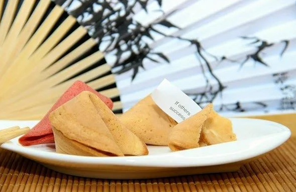 牛 美国男子吃中华料理 照着饼干的数字买彩票 中了50万 人在洛杉矶网lapeople Com