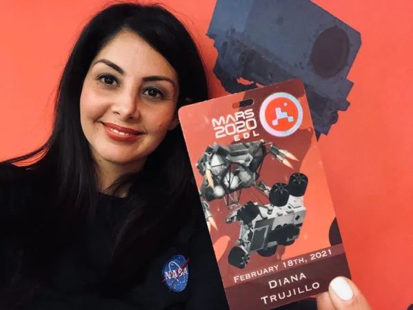 清洁女工变身NASA火星指挥官！她17岁仅带300美元移民美国，半工半读逐梦！ - 人在洛杉矶网LAPeople.com