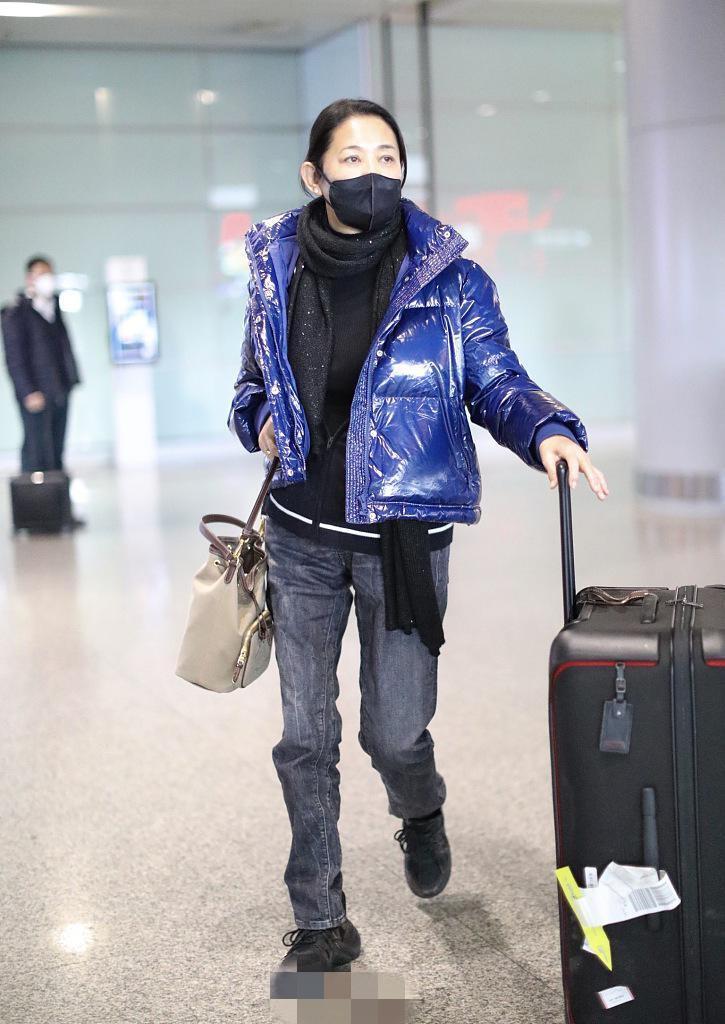 61岁倪萍身材暴瘦锥子下巴抢镜生图精修差距大 人在洛杉矶网lapeople Com