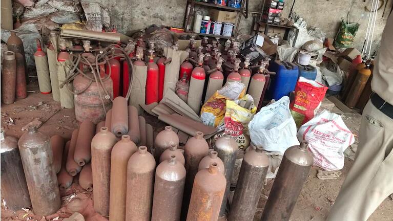 印度一团伙拿灭火器当氧气罐卖 充气就有可能爆炸 人在洛杉矶网lapeople Com
