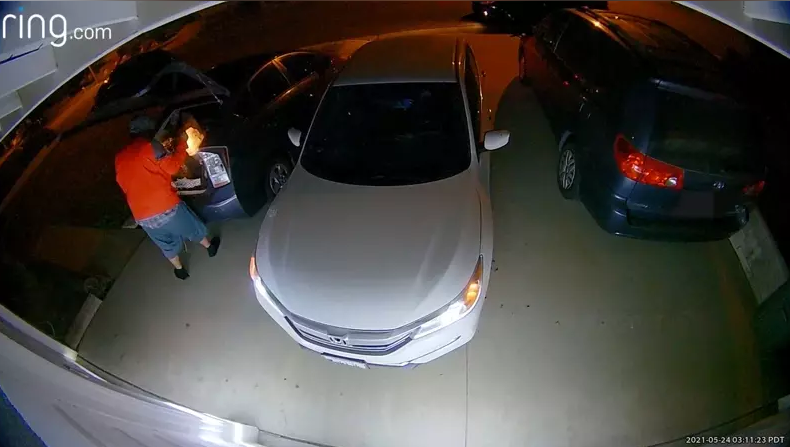 钻石吧也变烂区 华女门前停2车 午夜遭窃被拍视频 人在洛杉矶网lapeople Com