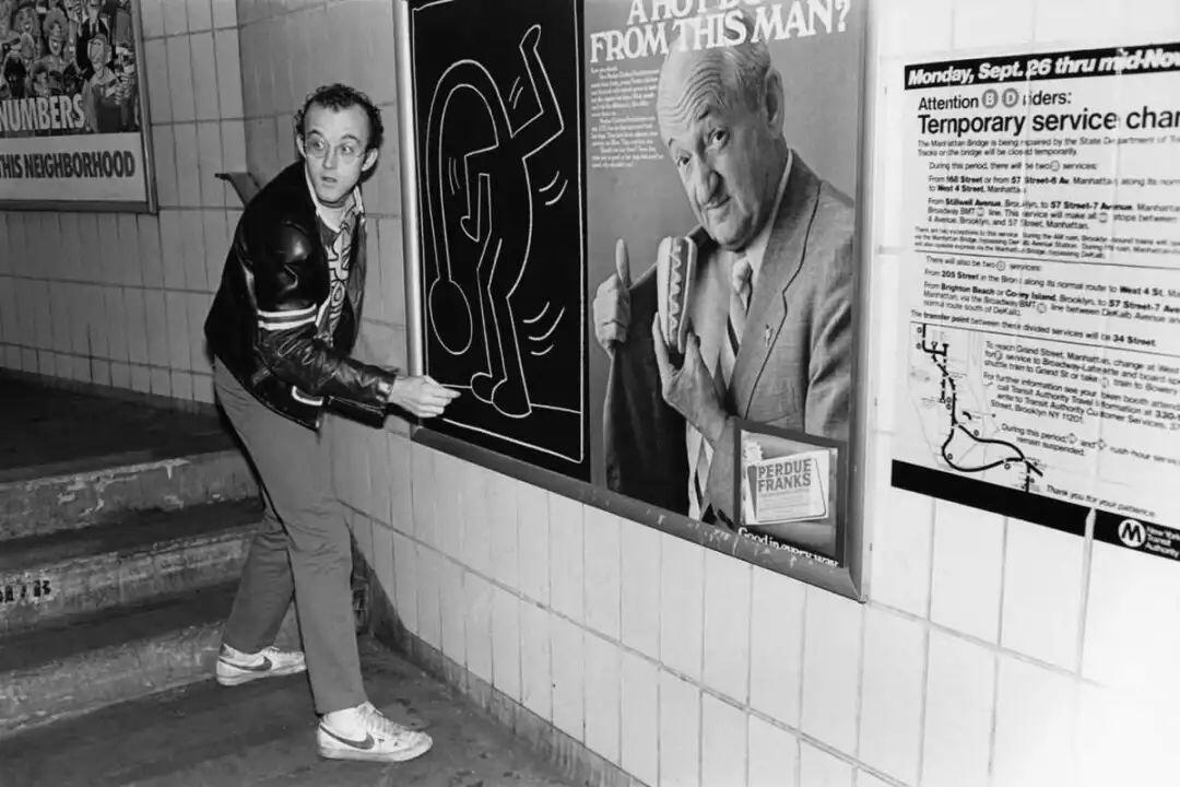 涂鸦顽童 Keith Haring在纽约地铁涂鸦被捕 一起回到1980年代的纽约 人在洛杉矶网lapeople Com