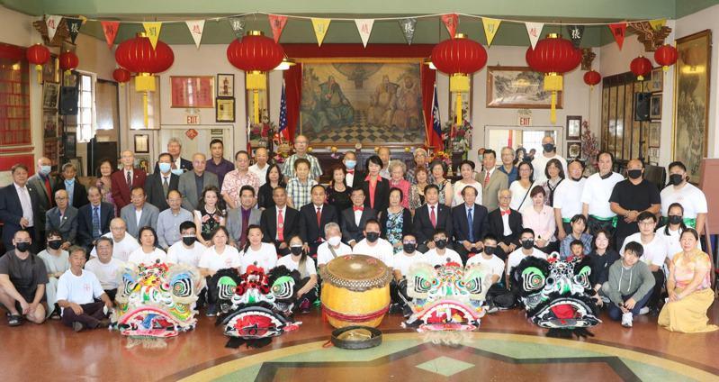 庆建楼72周年龙冈公所瑞狮开光 人在洛杉矶网lapeople Com