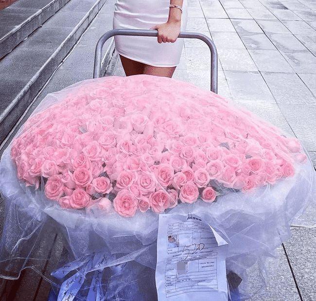 女网红再曝与郭麒麟私下约会细节两人牵着手睡觉 人在洛杉矶网lapeople Com