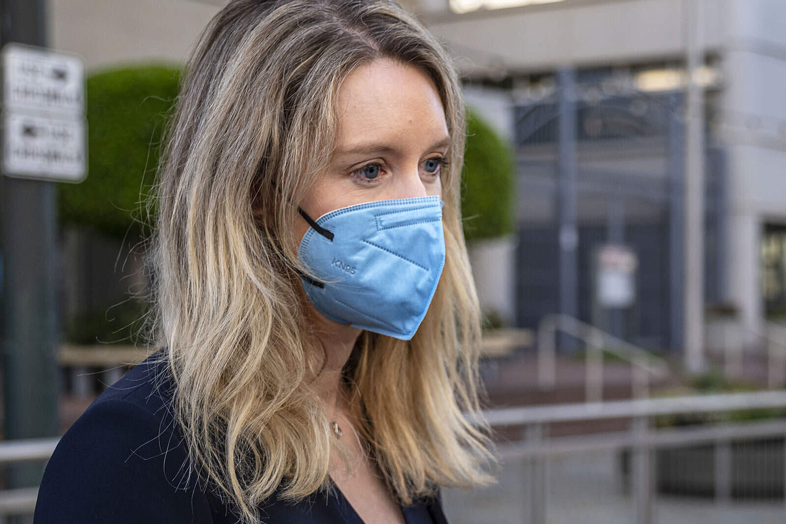 审判期间住豪宅 滴血验癌 Elizabeth Holmes 当前居住的庄园挂牌出售 标价1 3 人在洛杉矶网lapeople Com