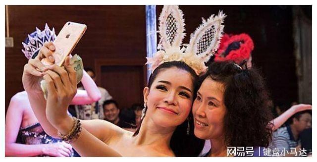泰国 人妖 的晚年生活 多数出家度过余生 人在洛杉矶网lapeople Com