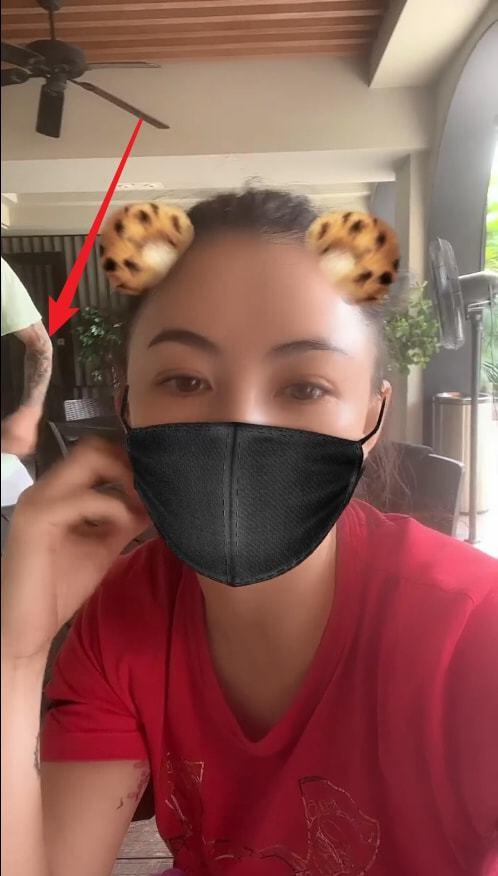 张柏芝清晨直播身后男子正在穿衣服疑似在家过夜 人在洛杉矶网lapeople Com