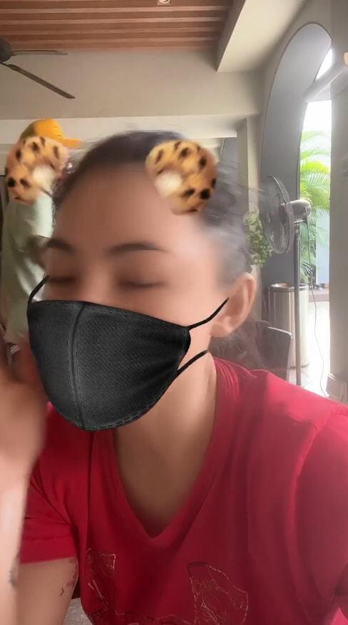 张柏芝清晨直播身后男子正在穿衣服疑似在家过夜 人在洛杉矶网lapeople Com