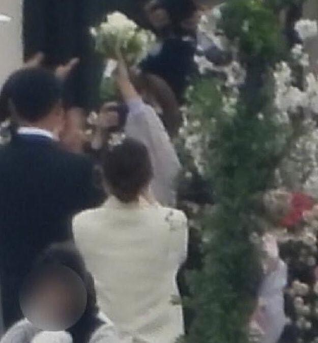 刚接完孙艺珍捧花就认爱 韩媒公开孔孝真与小十岁歌手恋情 传年内结婚 人在洛杉矶网lapeople Com